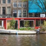 houseboat-amsterdam-canal